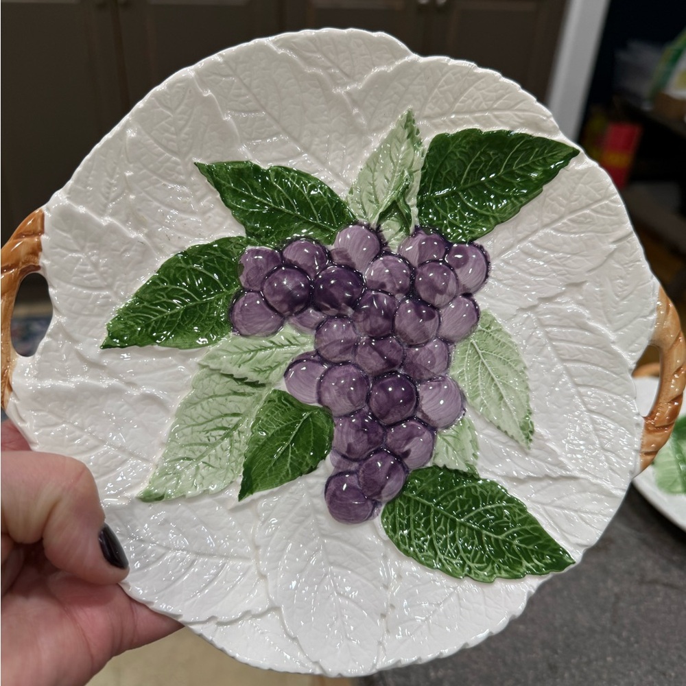 Vintage majolica set of four fruit plates - Picture 5 of 6